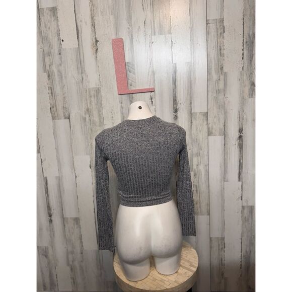 Forever 21 Gray Ribbed Twist Front Long Sleeve Crop Top Women’s Size Large - Picture 3 of 5